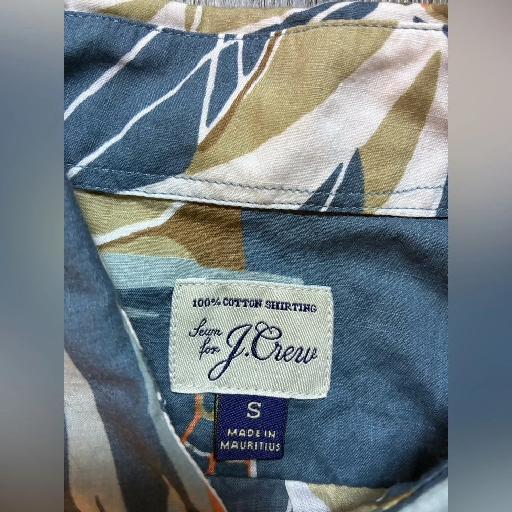 J Crew Shirt Mens Small Blue Hawaiian Boat Sailing Fishing Beach Ocean